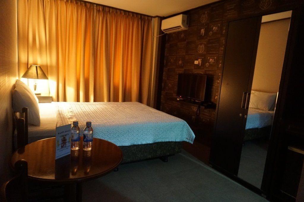 The Shila Philla Hotel Makati City Exterior photo